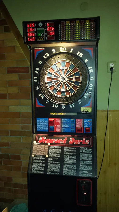 Šipkový automat instalovaný na provozovně